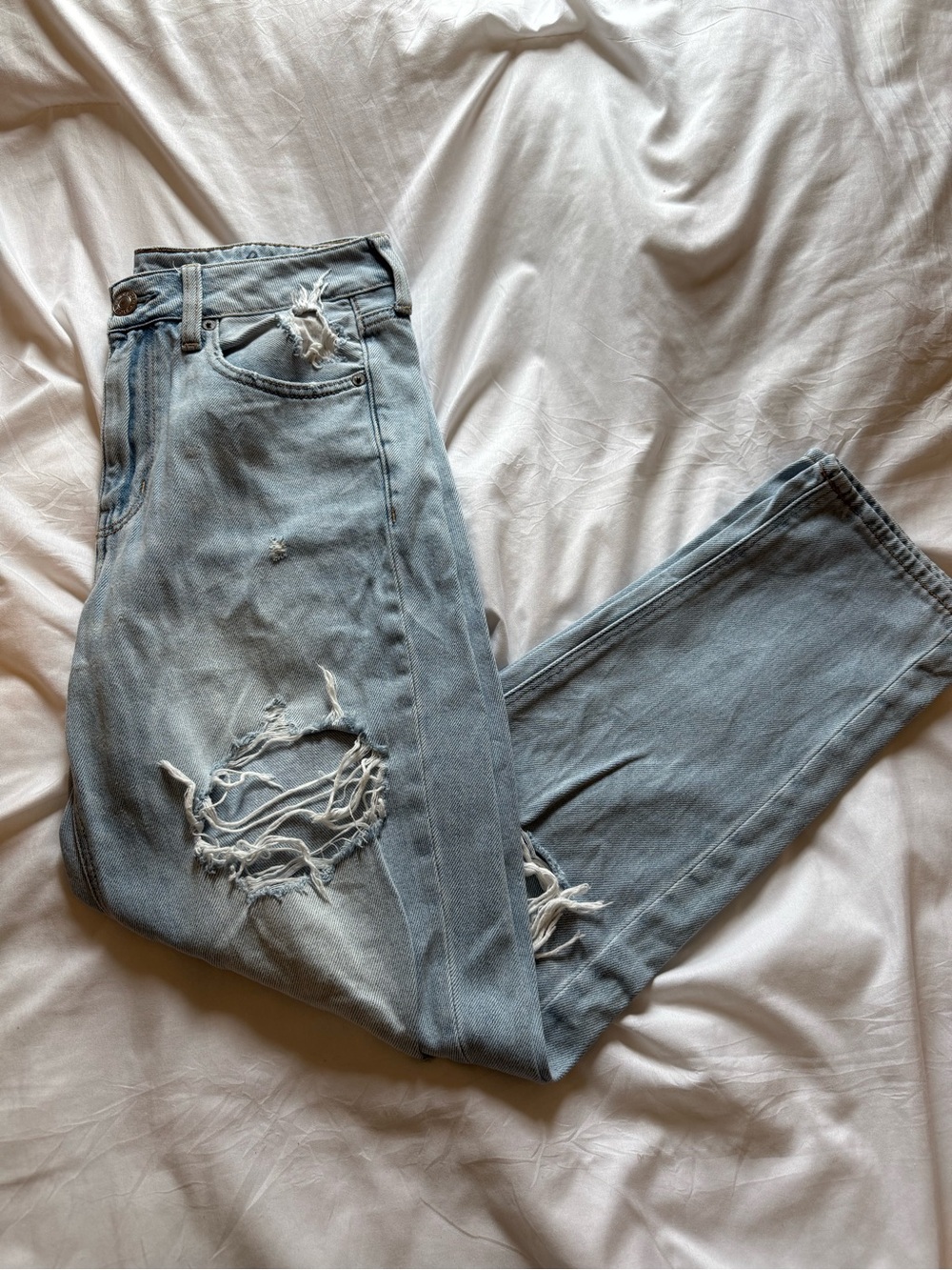 American Eagle Outfitters Light Blue Distressed Boyfriend Jeans